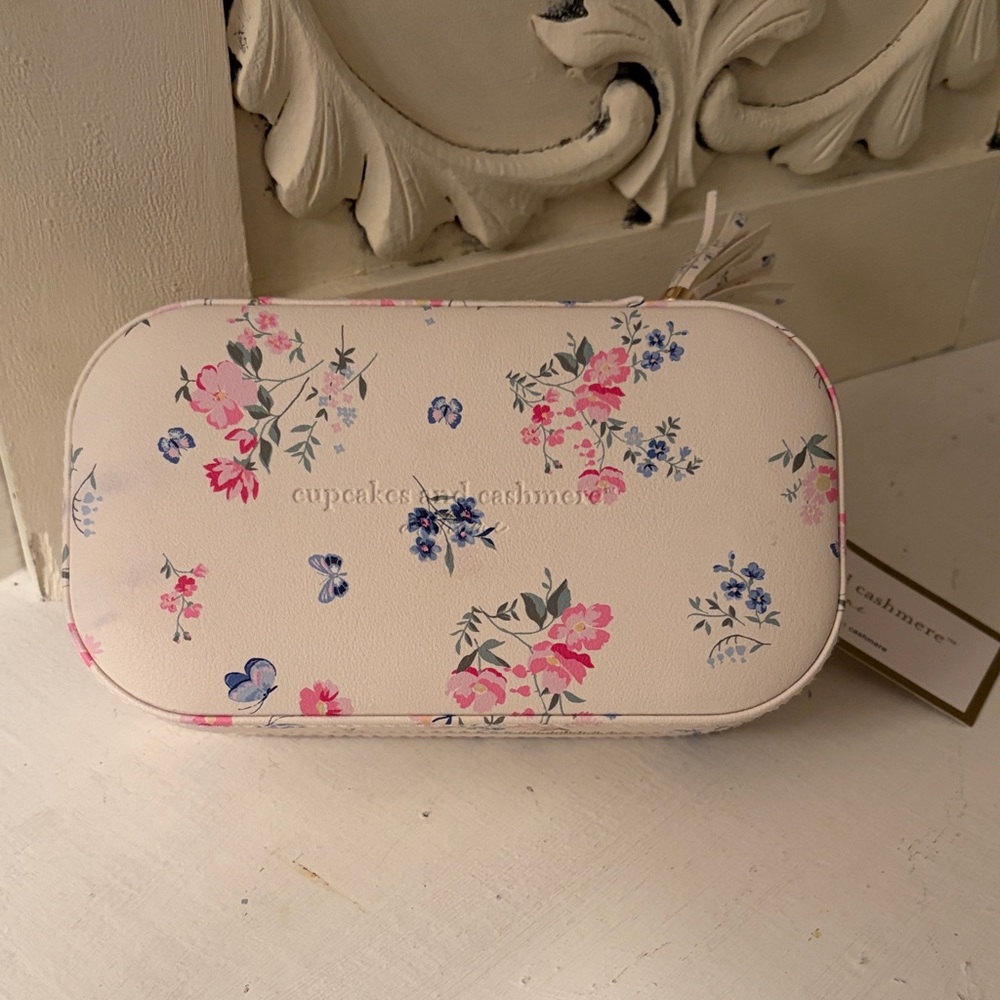 cupcakes & cashmere Floral  Jewelry Travel Pouch   - Cream and Pink NWOT